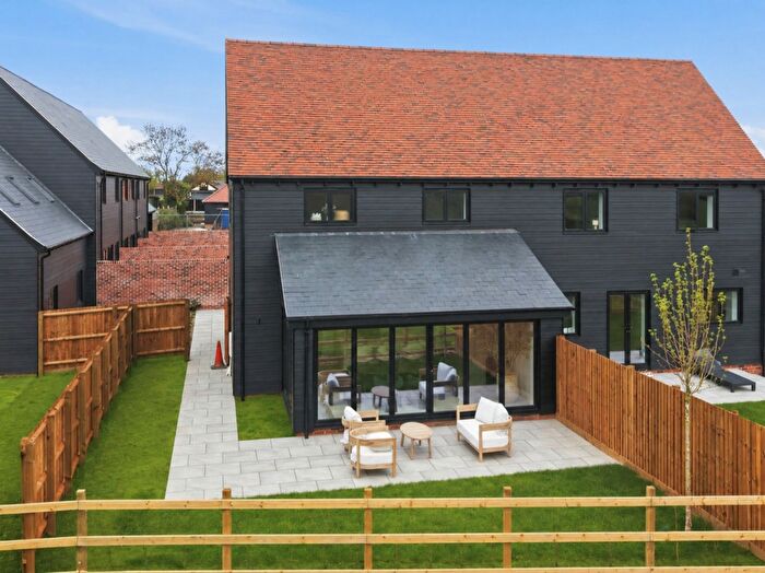 3 Bedroom Semi-Detached House For Sale In Wyatts Green Road, Brentwood, CM15