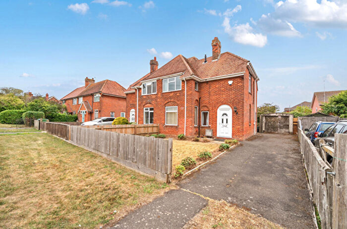 3 Bedroom Semi-Detached House For Sale In Buckingham Road, Steeple Claydon, Buckingham, MK18