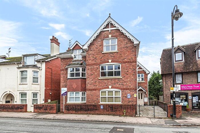 1 Bedroom Flat To Rent In Flat Kyneton Lodge, Lower Street, Pulborough, West Sussex, RH20