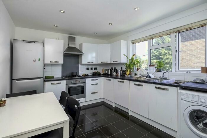3 Bedroom Flat To Rent In Hungerford Road, Islington, N7