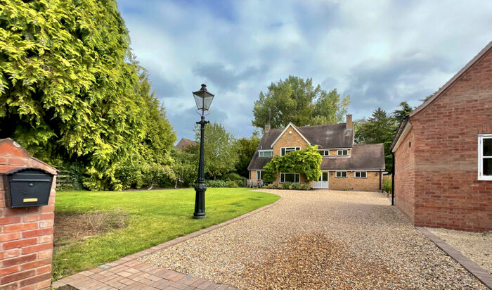 5 Bedroom Detached House For Sale In Stratford Upon Avon, Receptions, Lots Of Potential, CV37