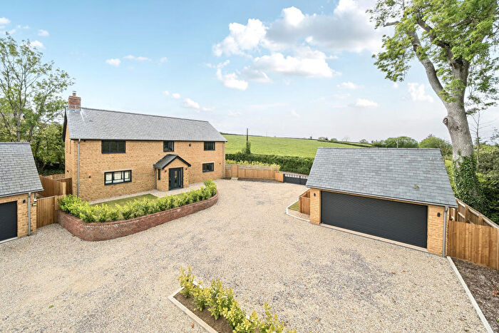 4 Bedroom Detached House For Sale In Broadstone Lane, Hardington Mandeville, BA22