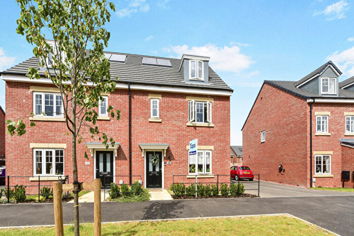 4 Bedroom Semi-Detached House For Sale In Bennett Way, Chesterfield, S44