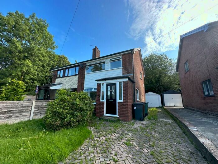 3 Bedroom Semi-Detached House To Rent In Sefton Drive, Bury, BL9