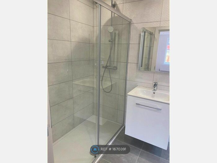 2 Bedroom Flat To Rent In Mogden Lane, Isleworth, TW7