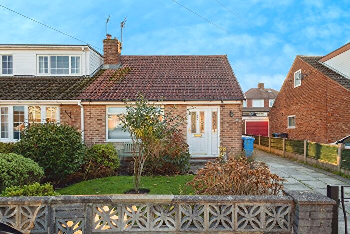 3 Bedroom Bungalow For Sale In Martin Close, Denton, Manchester, M34