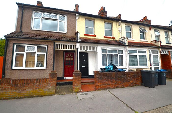 3 Bedroom Terraced House To Rent In Lakehall Road, Thornton Heath, CR7