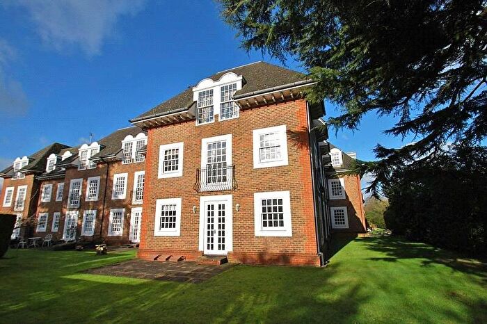 2 Bedroom Apartment To Rent In Wilton Court, Crossways, Beaconsfield, Buckinghamshire, HP9