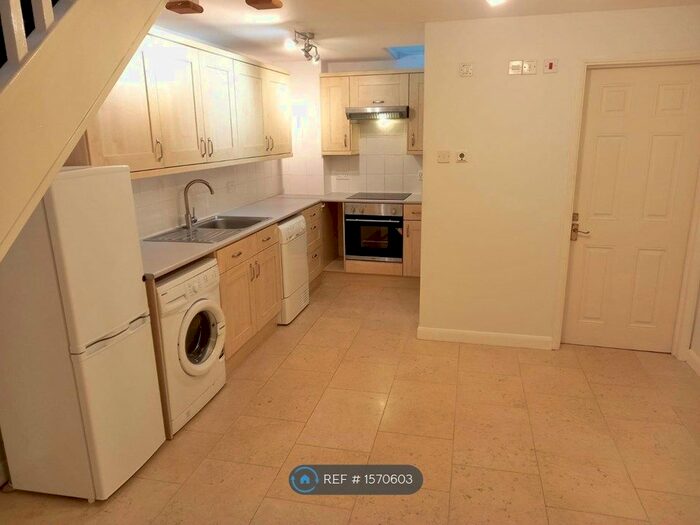 1 Bedroom Flat To Rent In Kingfisher House, Tunbridge Wells, TN1