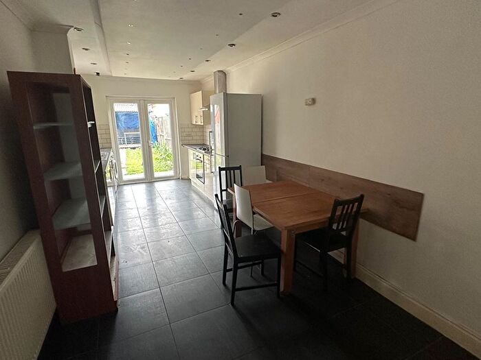 6 Bedroom Terraced House To Rent In Seventh Avenue, E12