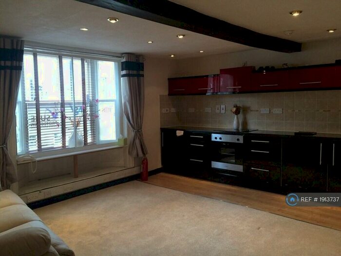 Studio To Rent In Watling Street East, Towcester, NN12