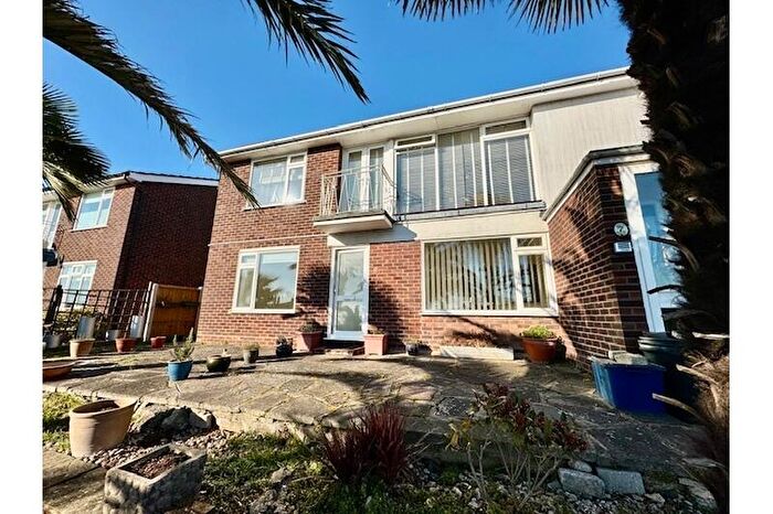 2 Bedroom Flat To Rent In New Road, Leigh-on-Sea, Essex, SS9