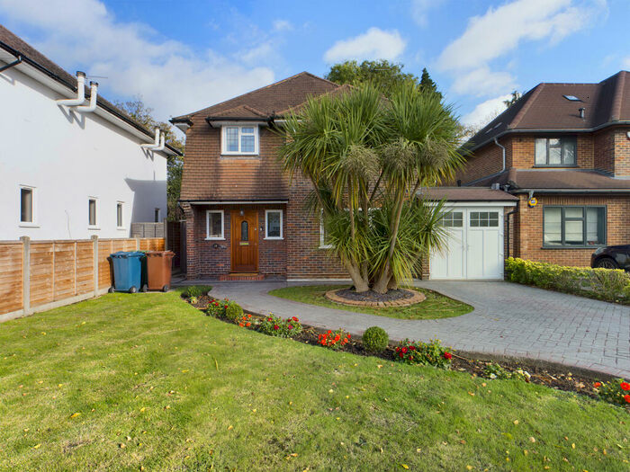 3 Bedroom Detached House To Rent In St Thomas Drive, Pinner, Middlesex, HA5