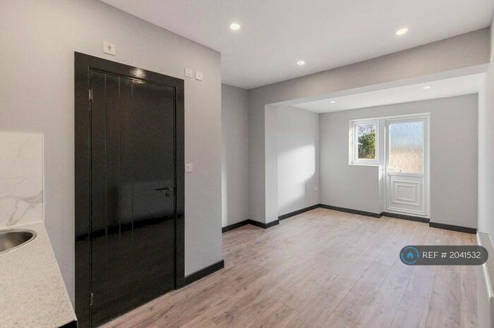 Studio To Rent In Niederwald Road, London, SE26