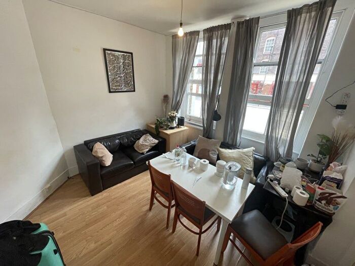 3 Bedroom Flat To Rent In Clerkenwell Road, London, EC1R