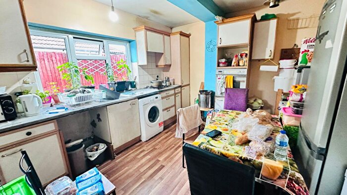 3 Bedroom Semi-Detached Bungalow To Rent In Chaplin Road, Wembley, HA0