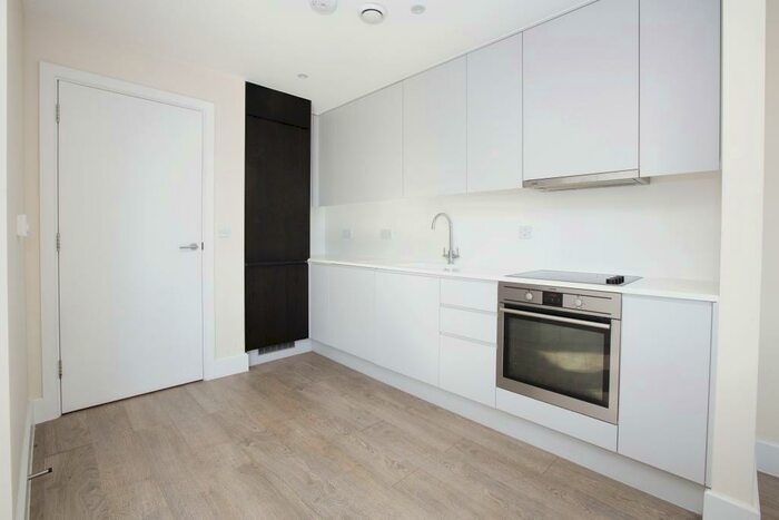 2 Bedroom Apartment To Rent In Rookery Court, E10