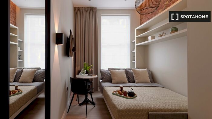 Studio To Rent In Hanover House, SW7