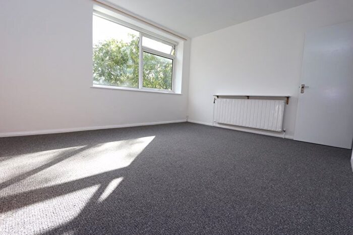1 Bedroom Flat To Rent In Brownlow Road, London, N11