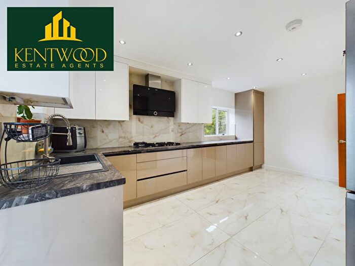 4 Bedroom Semi-Detached House To Rent In Earley, RG6