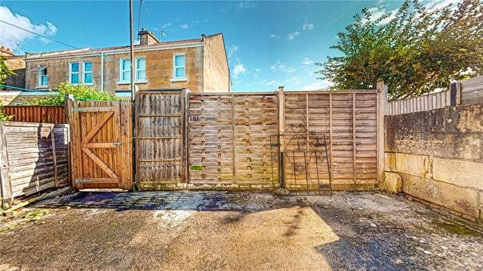 6 Bedroom House To Rent In Third Avenue, BA2