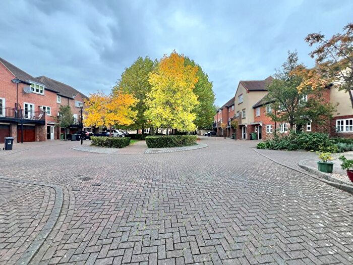 1 Bedroom Apartment For Sale In Regal Close, Abingdon-On-Thames, Oxfordshire, OX14