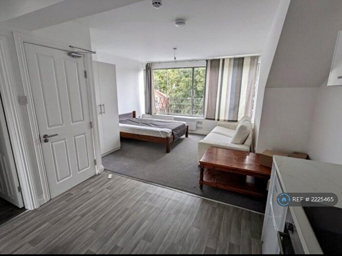 Studio To Rent In Denning Rd, London, NW3