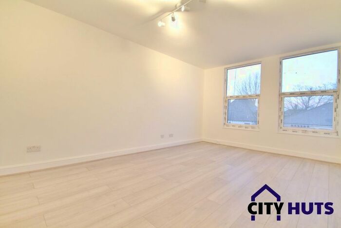 3 Bedroom Flat To Rent In Turnpike Lane, Turnpike Lane, N8