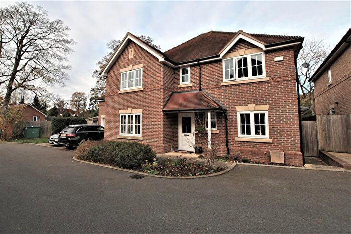 5 Bedroom Detached House To Rent In Jefferson Close, Emmer Green, Reading, RG4