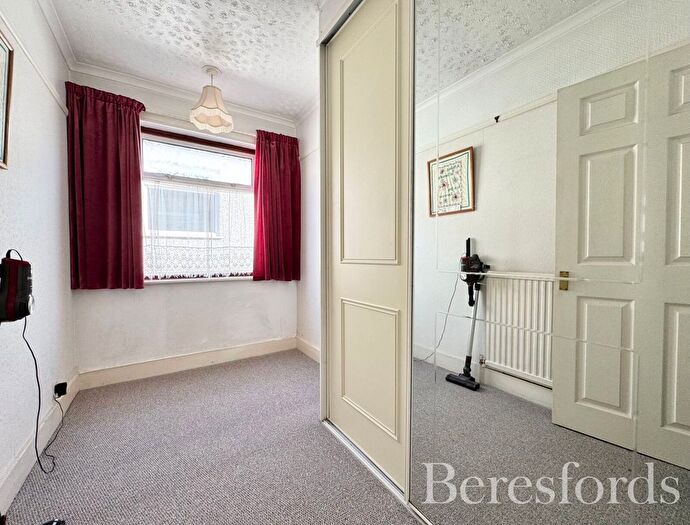 2 Bedroom Bungalow For Sale In Norman Road, Hornchurch, RM11