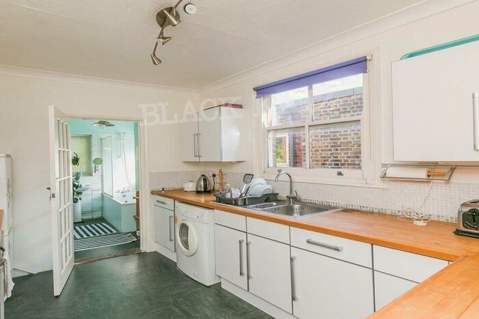 1 Bedroom Flat To Rent In Terront Road, N15