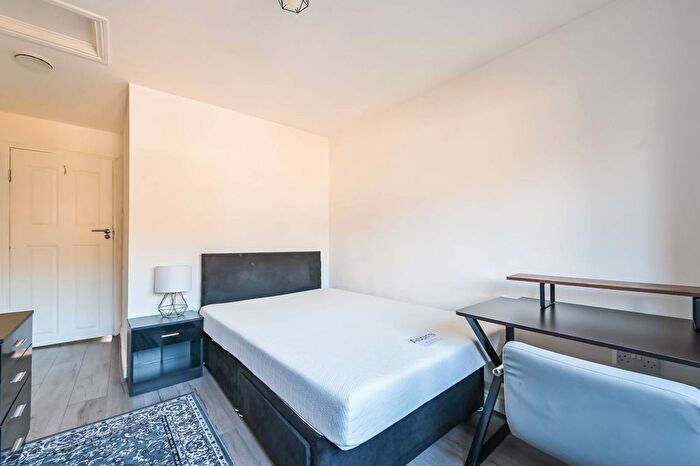 4 Bedroom Terraced House To Rent In Bow Common Lane, Bow, London, E3