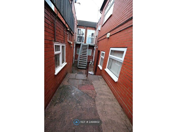 2 Bedroom Flat To Rent In Abbots Walk, Stafford, ST16