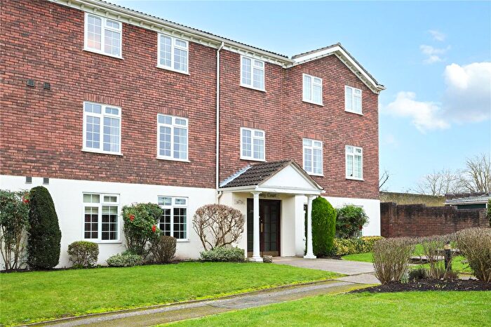 1 Bedroom Flat To Rent In Hillcrest Court, Weybridge, Surrey, KT13