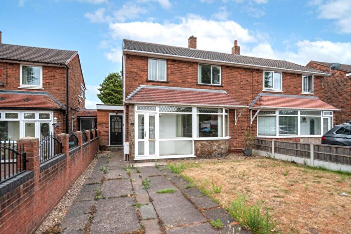 3 Bedroom Semi-Detached House For Sale In Campville Crescent, West Bromwich, B71