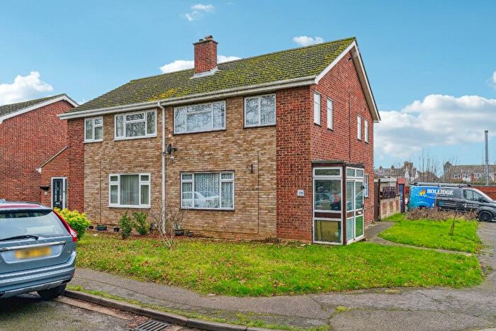 3 Bedroom Semi Detached House For Sale In Brigham Gardens, Biggleswade, Bedfordshire, SG18