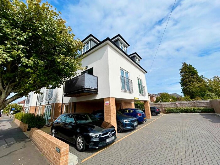 1 Bedroom Flat To Rent In Beswick Avenue, Redhill, BH10