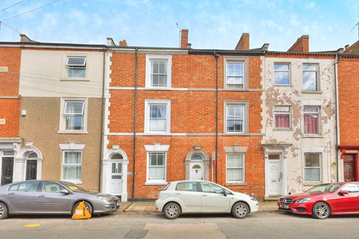 3 Bedroom Terraced House For Sale In Lower Thrift Street, Northampton, NN1