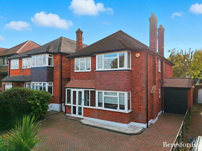4 Bedroom Detached House For Sale In Holmwood Avenue, Shenfield, CM15