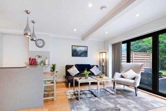 1 Bedroom Flat To Rent In High Street, Brentford, TW8