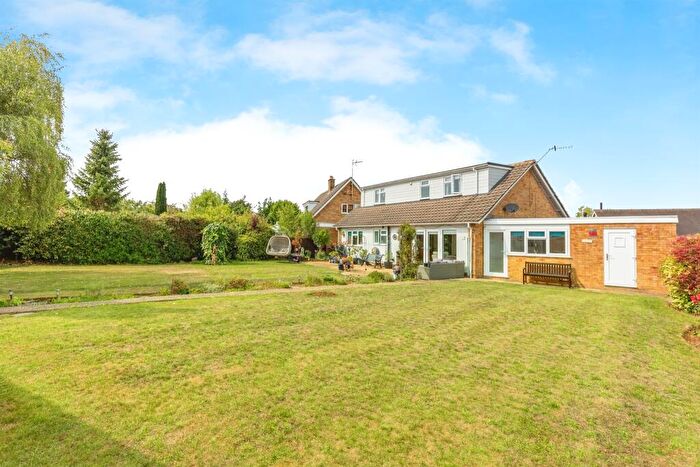 4 Bedroom Detached House For Sale In Fox Covert Drive, Roade, Northampton, NN7