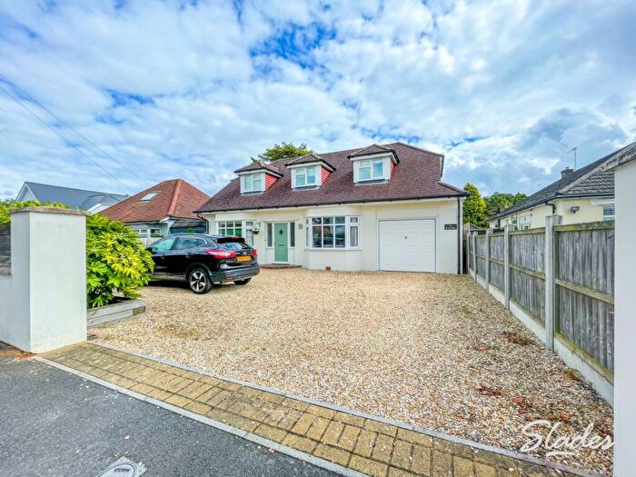 3 Bedroom Bungalow To Rent In River Way, Christchurch, Dorset, BH23