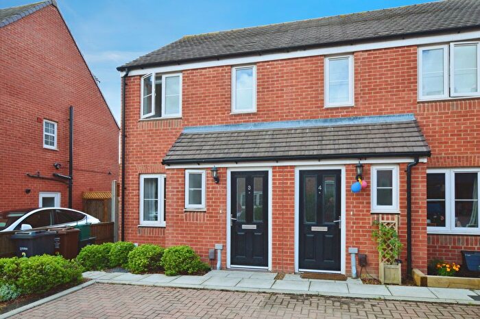 2 Bedroom Terraced House To Rent In Shakespeare Close, St Albans, AL4
