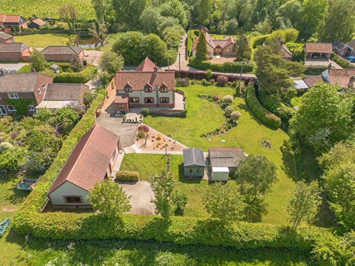 4 Bedroom Detached House For Sale In The Street, Little Barningham, NR11