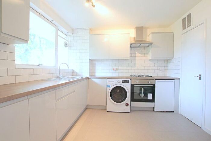 3 Bedroom Flat To Rent In Carlton Drive, London, SW15