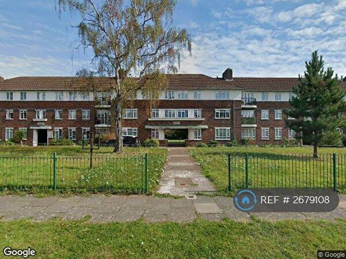 3 Bedroom Flat To Rent In Ashridge Court, London, N14