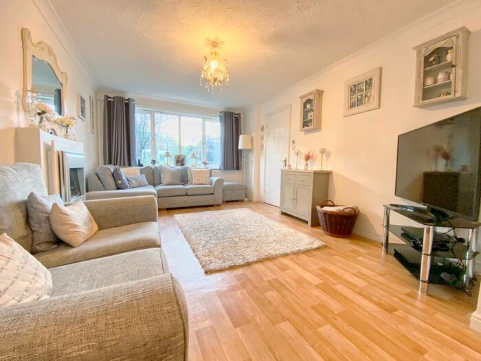 4 Bedroom Detached House For Sale In 4 Llwyn Glas, Broadlands, Bridgend