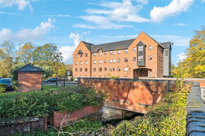 1 Bedroom Flat For Sale In Silk Lane, Twyford, Reading, Berkshire, RG10