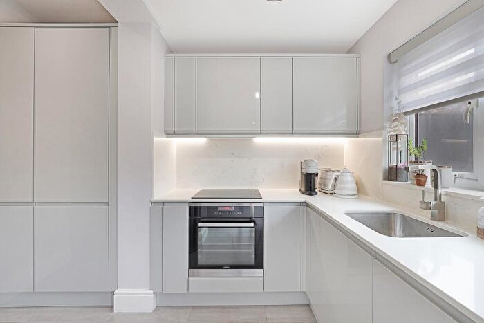 3 Bedroom End Of Terrace House For Sale In Clive Road, Enfield, EN1