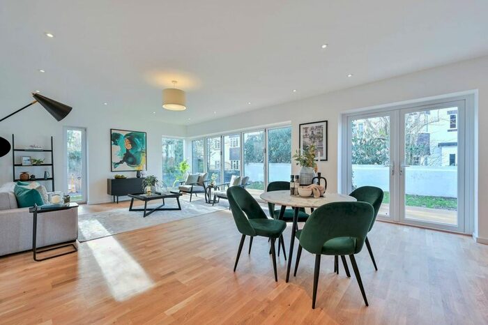 4 Bedroom Property To Rent In Barrow Road, Streatham, London, SW16